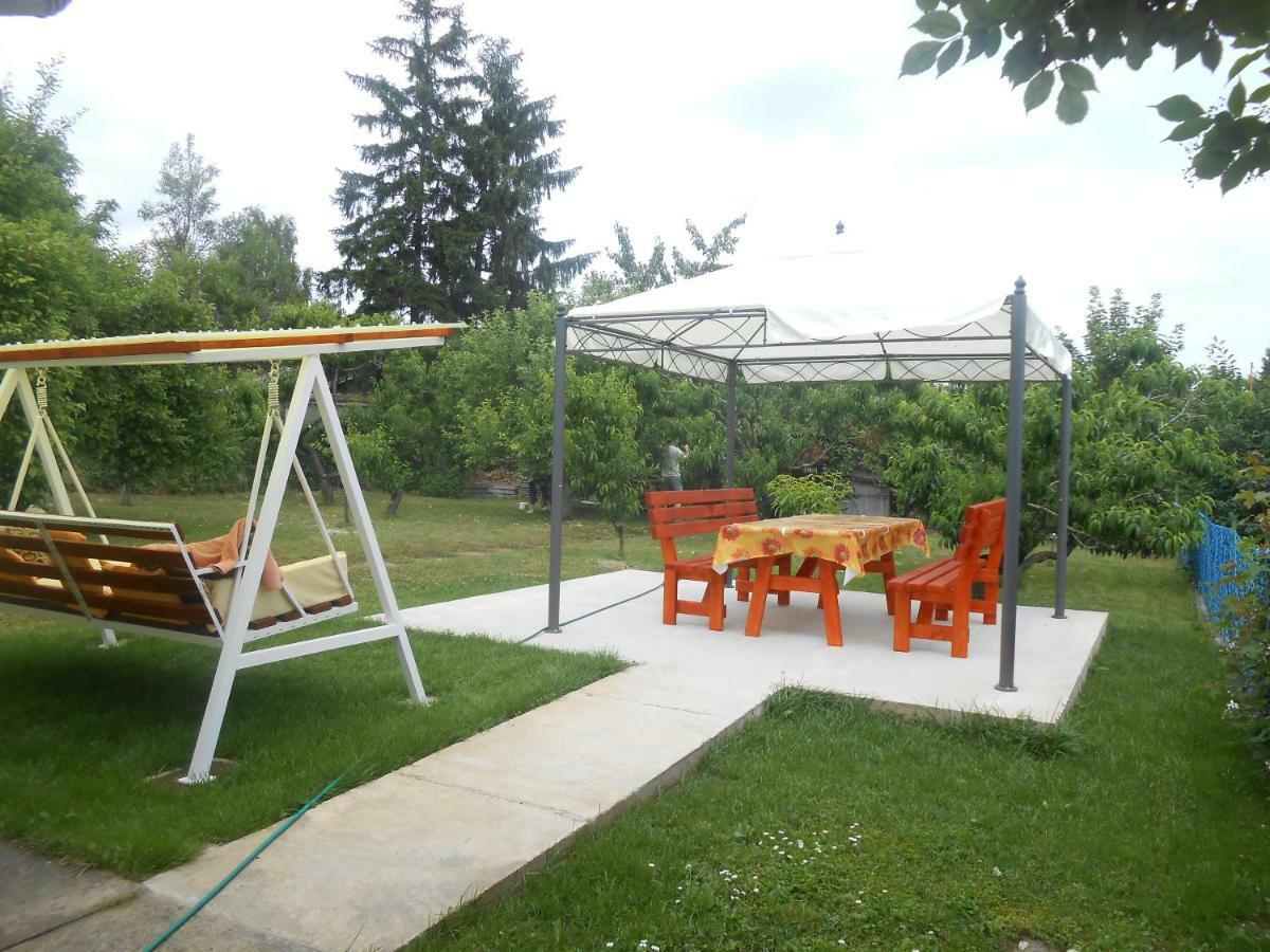 Nora Apartman Apartment Balatonfuzfo Exterior photo