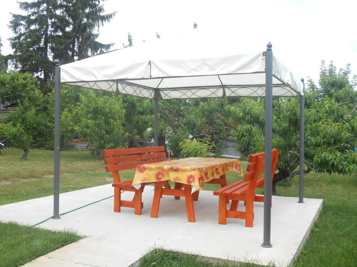 Nora Apartman Apartment Balatonfuzfo Exterior photo